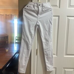 KanCan White Skinny Jeans Sleek and Stylish